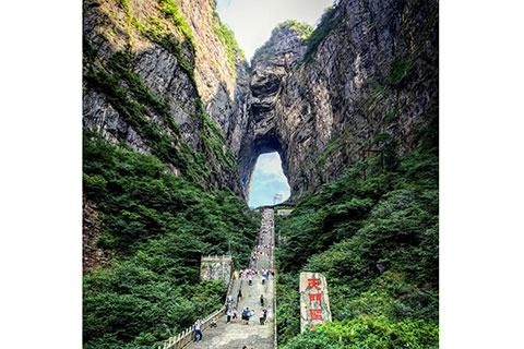 【佛山】直飛湖南張家界鳳凰古城雙飛5天*挑戰天門山玻璃棧道*張家界