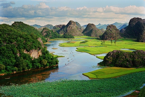 擺龍湖遊船,漫步天鵝湖,捨得草場> 出發地 廣州 目的地 雲南-文山